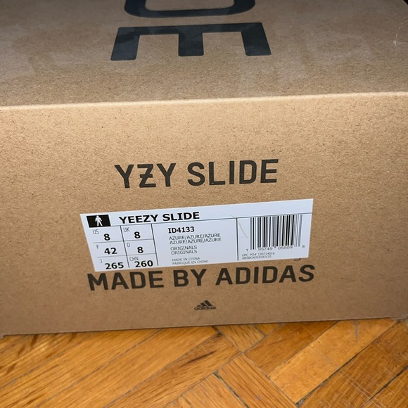 Blue Yeezy Slides - Picture 8 of 8